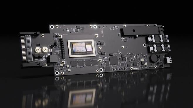 젠슨황 엔비디아 CEO가 소개한 블루필드-4 DPU. 사진제공=엔비디아