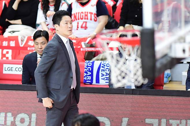 전희철 서울 SK 감독. 한국농구연맹 제