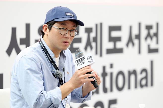 최강록 요리사가 지난해 6월18일 서울 강남구 코엑스에서 '2025 서울국제도서전' 프로그램인 책 강연 '여름, 첫 책' 강연을 하고 있다. /사진=박진희