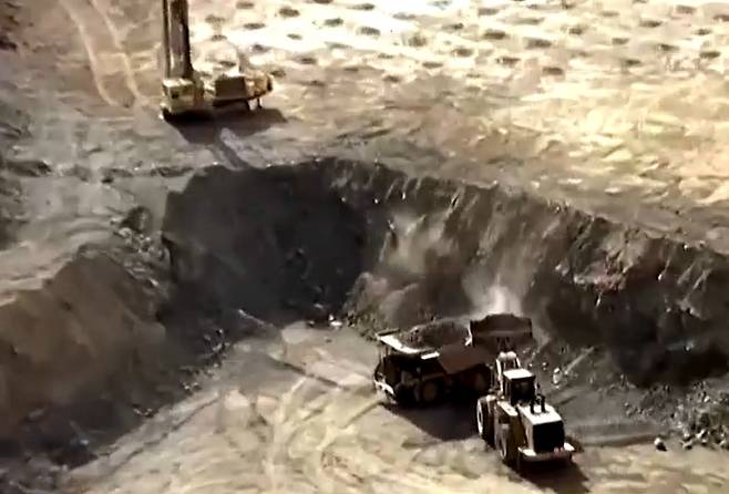 한 희토류 광산에서 채굴 작업을 하는 모습. [로이터]