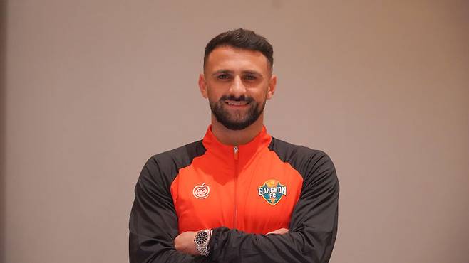 [서울=뉴시스]K리그1 강원, 이스라엘 출신 공격수 아부달라 영입. (사진=강원FC 제공)