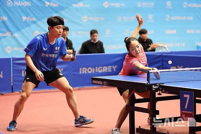 [서울=뉴시스]탁구 황금 콤비 임종훈-신유빈. (사진=대한탁구협회 제공)
