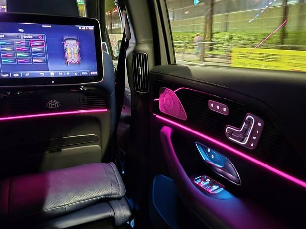 메르세데스 마이바흐 GLS 600 4MATIC 마누팍투어 뒷좌석에서 바라본 모습. 유민환 기자
