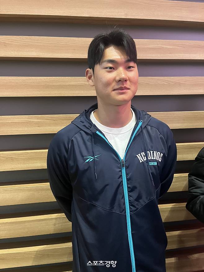 NC 김주원이 24일 인천공항에서 인터뷰하고 있다. 인천공항 | 김하진 기자