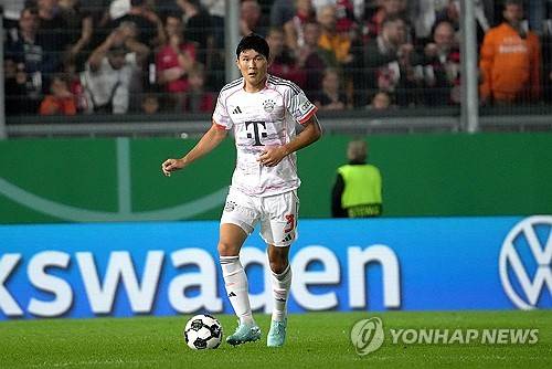 첼시 소식통 첼시 뉴스는 24일(한국시간) 첼시는 바이에른 뮌헨 센터백 김민재 영입에 관심을 갖고 있으며, 김민재를 영입 후보 명단에 올려놓았다고 보도했다. 매체에 따르면 뮌헨 소식에 정통한 독일 빌트의 크리스티안 폴크 기자는 첼시가 김민재 영입에 관심을 보였다는 사실을 인정했다. 폴크 기자는 김민재의 에이전트 측이 첼시로부터 김민재에게 관심이 있다는 사실을 통보받았다고 주장했다. 연합뉴스