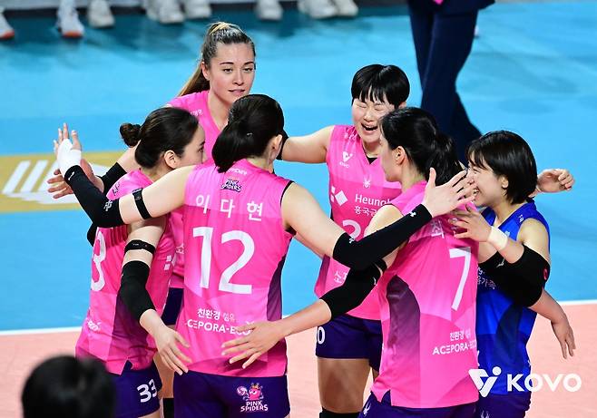 득점 후 기뻐하는 흥국생명 선수들 [한국배구연맹 제공. 재판매 및 DB 금지]