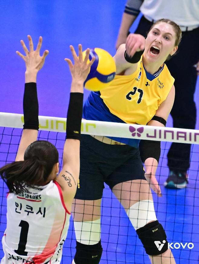 공격하는 현대건설의 카리 [한국배구연맹 제공. 재판매 및 DB 금지]