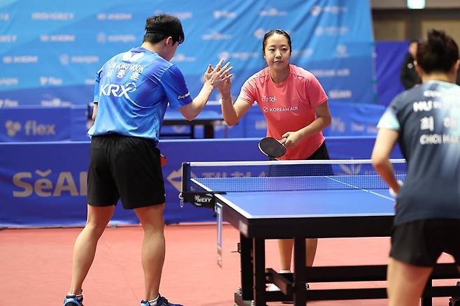 탁구 종합선수권 혼합복식에 나선 임종훈(왼쪽)과 신유빈 [대한탁구협회 제공. 재판매 및 DB 금지]