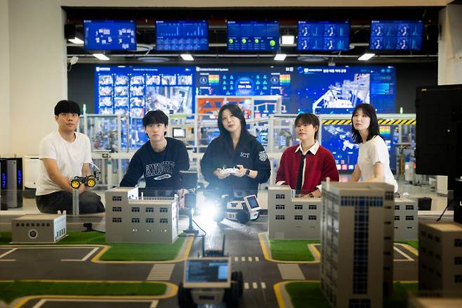 한기대 학생들이 IPP를 통해 현장실무를 학습하고 있다.