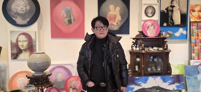 경기도 가평 김중식 아트센터 작업실에서 김중식 작가.                                                                                                                                            사진  한성일 기자