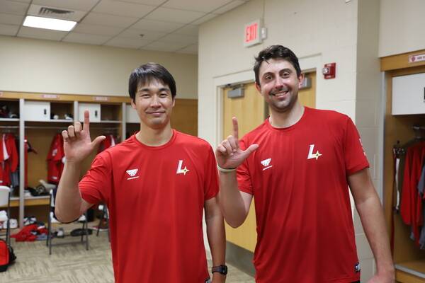 타케다 쇼타와 베니지아노(사진=SSG)