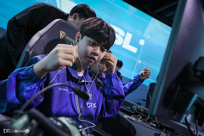 디펜딩 챔피언 '찬' 박찬화가 개막전을 완승으로 마쳤다.