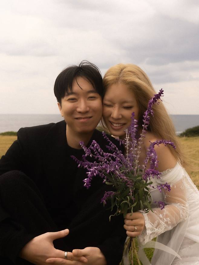 프로듀서 세우(왼쪽), 가수 윤훼이/ 사진=윤훼이 인스타그램 갈무리