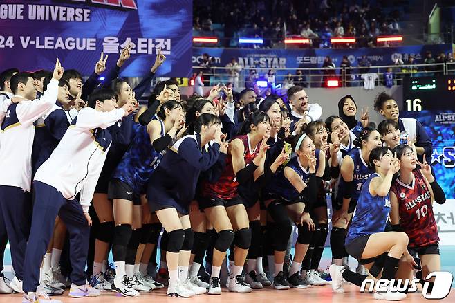 V리그 올스타전이 2년 만에 개최된다. 사진은 2024년 V리그 올스타전 모습. /뉴스1 ⓒ News1 김민지 기자