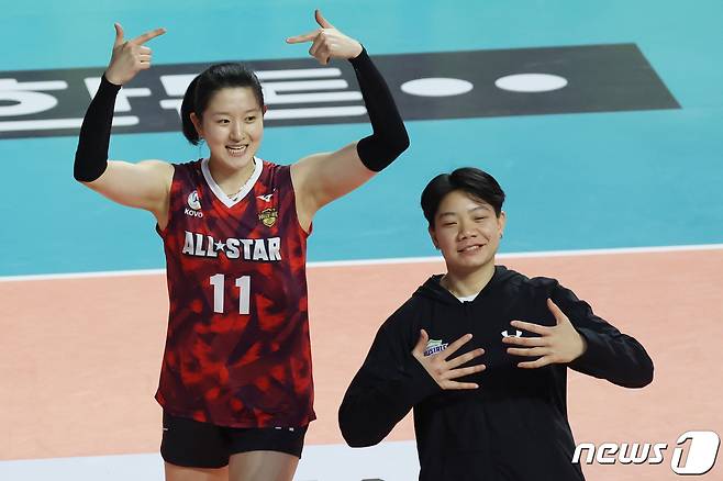 V리그 올스타전에 나서는 이다현(왼쪽). /뉴스1 ⓒ News1 김민지 기자