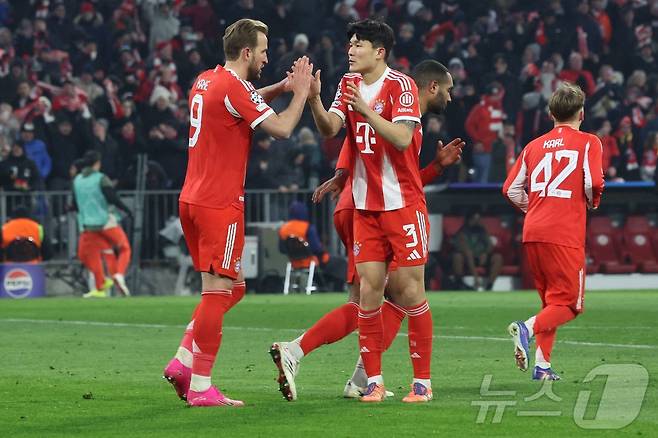 바이에른 뮌헨의 김민재(오른쪽) ⓒ AFP=뉴스1