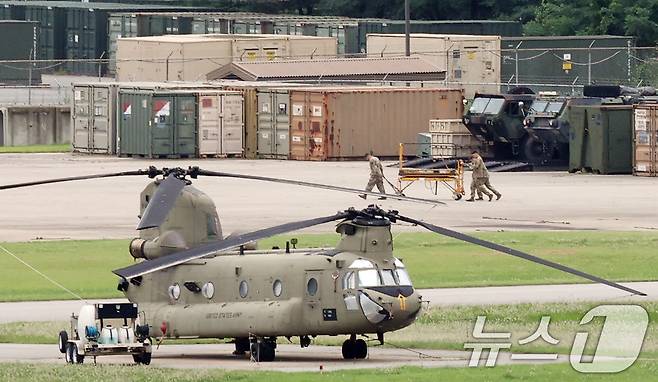 경기 평택시 주한미군기지 캠프 험프리스에 미군 헬기들이 세워져 있는 모습. 2025.8.26/뉴스1 ⓒ News1 김영운 기자
