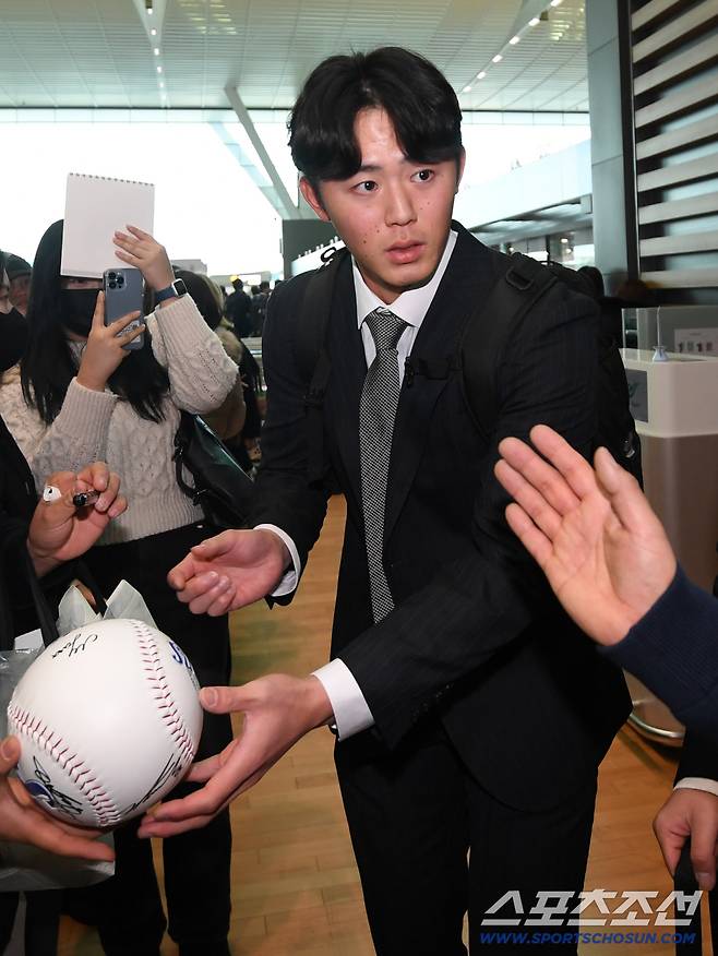 삼성 라이온즈 선수단이 23일 인천국제공항을 통해 스프링캠프가 열리는 괌으로 출국했다. 미야지 유라가 출국장으로 향하고 있다. 인천공항=박재만 기자 pjm@sportschosun.com/2026.01.23/