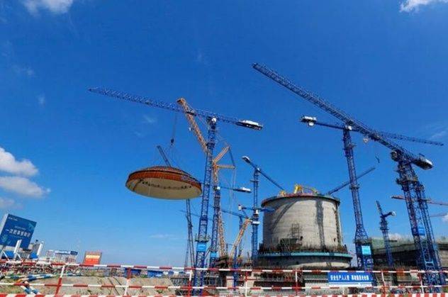 2018년 5월 23일 중국이 자체 개발한 3세대 원전 기술인 '화룽 1호'를 채택한 중국 남부 광시좡쭈자치구에 있는 팡청강 원자력 발전소 위에 돔이 설치돼 있다. ⓒ 로이터/연합뉴스