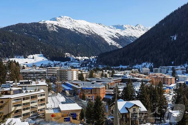 18일(현지시간) 세계경제포럼(WEF)이 열리는 스위스 다보스 전경. 로이터. 뉴스1