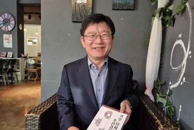 `정해왜란 1587\'을 낸 김덕진 광주교대 명예교수. 정대하 기자