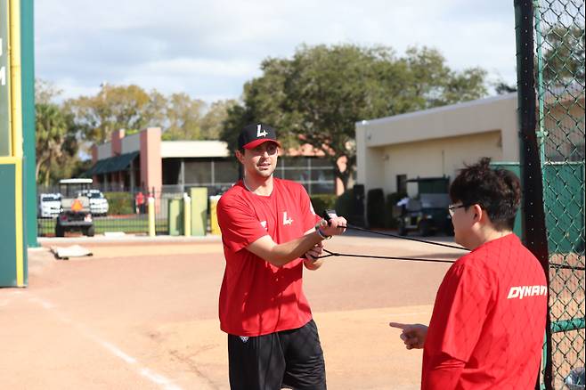 미국 플로리다 캠프에서 몸을 푸는 베니지아노의 모습. SSG 제공