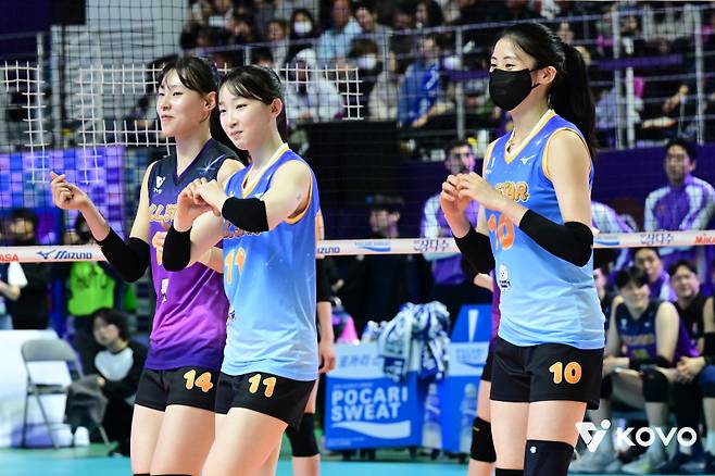 정관장 선수들이 25일 출전 호반체육관에서 열린 올스타전에서 득점 뒤 댄스 퍼포먼스를 선보이고 있다.&nbsp;&nbsp;