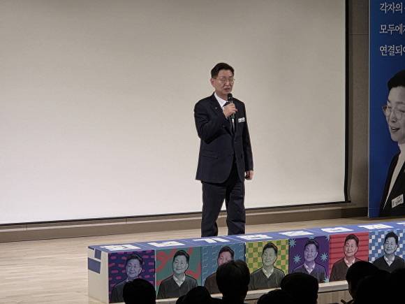 김제선 대전중구청장이 출판기념회에서 민주화운동과 사회문제, 행정철학 등을 밝히고 있다 [사진=강일 기자]