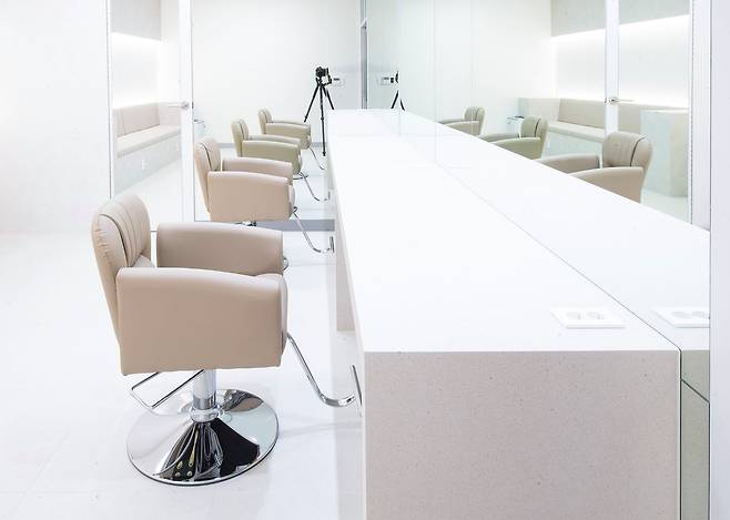 24일 문을 연 경북 구미시 구미역사 내 '스몰웨딩상담소' 파우더룸 모습. 시설 이용료는 시간당 1만원이다. 사진 구미시