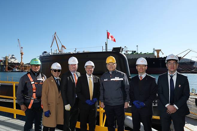 Officials from Ontario, Canada, including Victor Fedeli, Ontario’s minister of economic development, fourth from left, and Hanwha Ocean representatives are seen during a visit to Hanwha Ocean's shipyard in Geoje, South Gyeongsang, on Jan. 22. [HANWHA OCEAN]