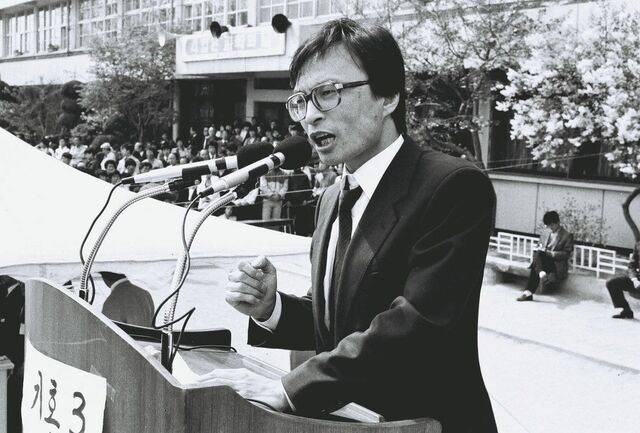 이해찬 민주평화통일자문회의 수석부의장이 1988년 제13대 총선에 서울 관악구 국회의원 후보로 출마해 유세하고 있다. 연합뉴스