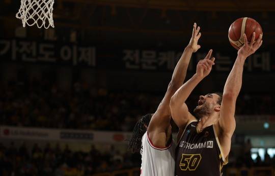 LG 마레이 '슛'. 사진[연합뉴스]