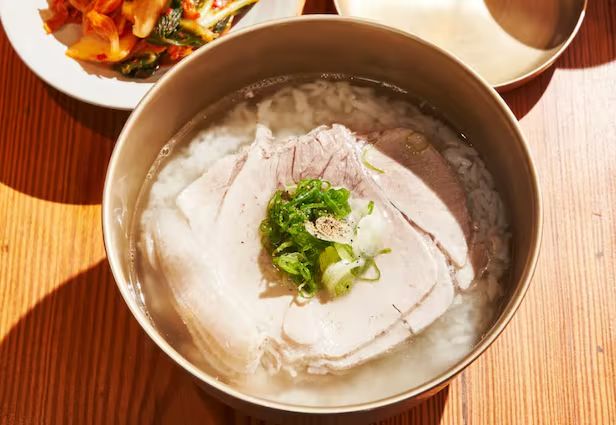 옥동식 돼지곰탕. [NYT 보도화면]