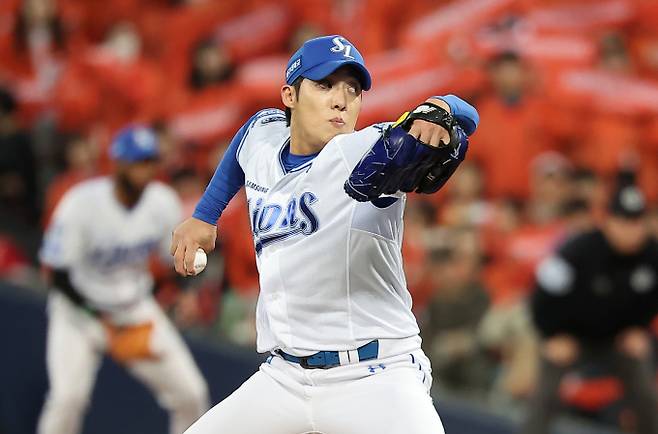 삼성 '토종 에이스' 원태인, 연봉 10억 사인… KBO 8년차 최고 타이