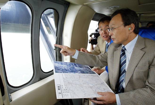 국무총리를 지낸 이해찬 민주평화통일자문회의 수석부의장이 25일 베트남에서 치료 중 별세했다고 민주평통이 밝혔다. 향년 73세 [연합]