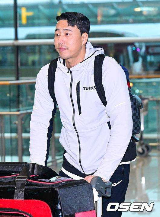 “야구 못하니까 인터뷰도 부담돼요” 홀드왕의 3년 연속 내리막, 4억→3.2억→1.8억→1억…사라진 구속과 밸런스를 되찾을까