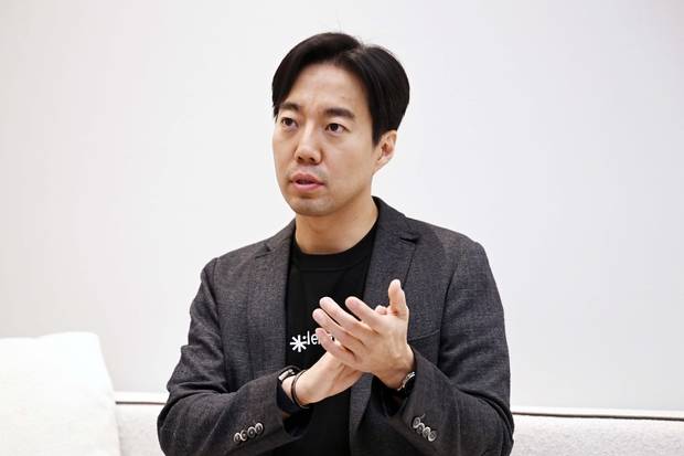 김동신 센드버드 대표가 25일 서울 송파구 소피텔 앰버서더에서 서울경제신문과 인터뷰하고 있다. 조태형 기자