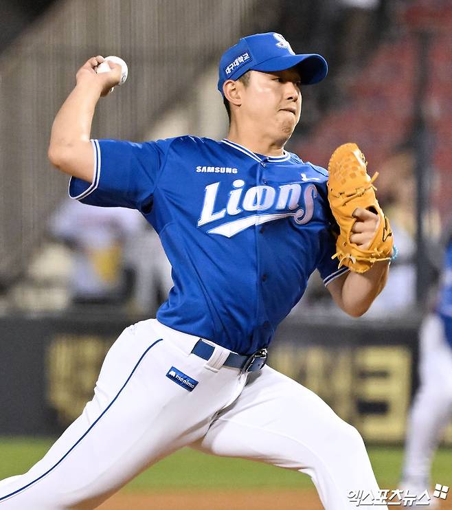 16일 오후 서울 송파구 잠실야구장에서 열린 '2025 신한 SOL Bank KBO리그' 삼성 라이온즈와 LG 트윈스의 경기, 6회말 무사 1,2루 삼성 양창섭이 공을 힘차게 던지고 있다. 엑스포츠뉴스 DB