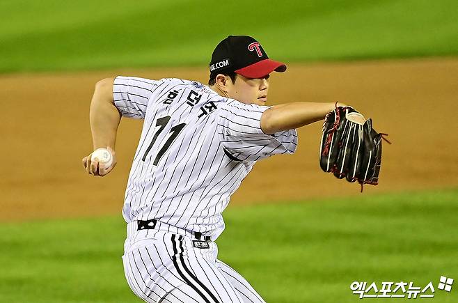 지난 23일 인천국제공항을 통해 스프링캠프행 비행기에 오른 LG 트윈스 함덕주가 부상 없이 2026시즌 준비에 나선 소감을 밝혔다. 엑스포츠뉴스 DB