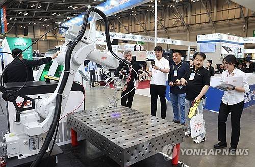AI·로봇이 만드는 제조현장  [연합뉴스 자료사진]