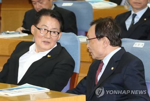 박지원 의원(좌)과 이해찬 수석부의장 [연합뉴스 자료사진]