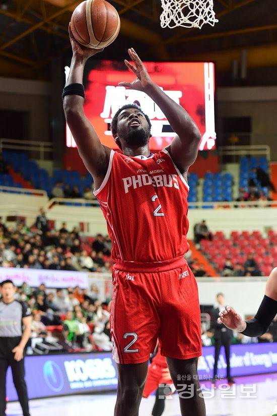 ▲ 슛하는 레이션 해먼즈. KBL 제공