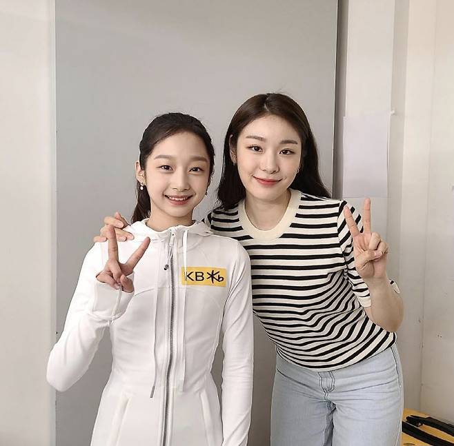 지난 2022년 롤모델 김연아(오른쪽)와 함께 사진을 찍은 신지아.(사진=신지아 인스타그램)