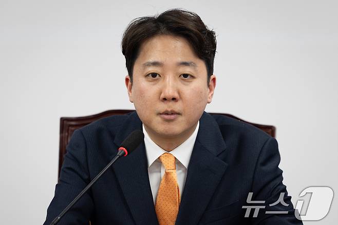 이준석 개혁신당 대표가 26일 서울 여의도 국회에서 열린 최고위원회의에서 모두 발언을 하고 있다. 2026.1.26/뉴스1 ⓒ News1 유승관 기자