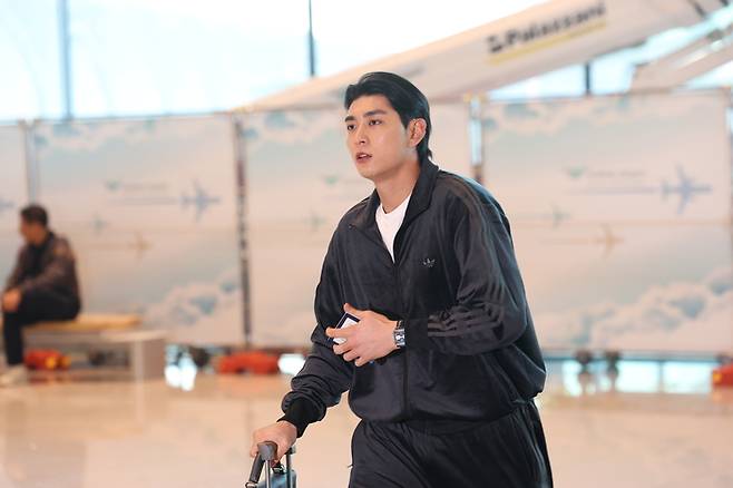 미국 프로야구 메이저리그(MLB) 샌프란시스코 자이언츠 이정후가 21일 인천국제공항 제2터미널에서 출국하고 있다. 사진 | 연합뉴스