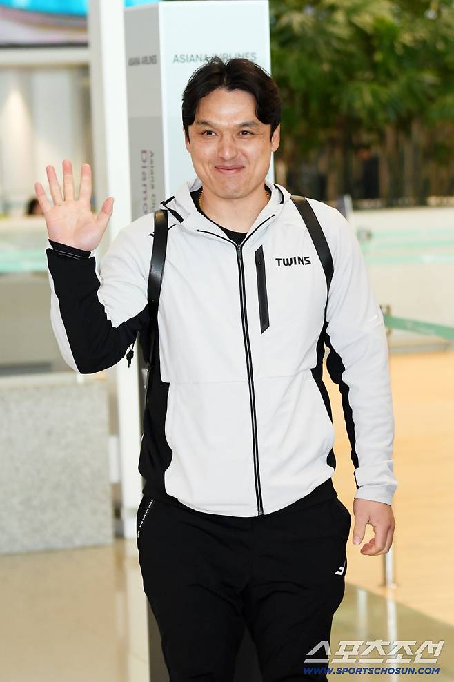 LG 트윈스 선수단이 22일 인천국제공항을 통해 스프링캠프가 열리는 미국 애리조나로 출국했다. 박동원이 출국장으로 향하고 있다. 인천공항=박재만 기자 pjm@sportschosun.com/2026.01.22/