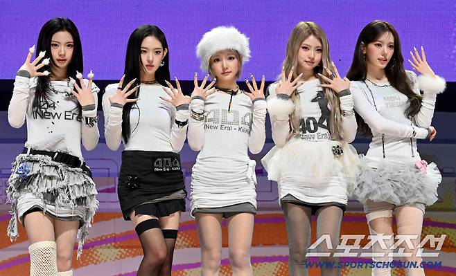 26일 예스24라이브홀에서 열린 걸그룹 키키(지유, 이솔, 수이, 하음, 키야)의 쇼케이스, 키키 멤버들이 포토타임을 갖고 있다. 광장동=허상욱 기자wook@sportschosun.com/2026.01.26/