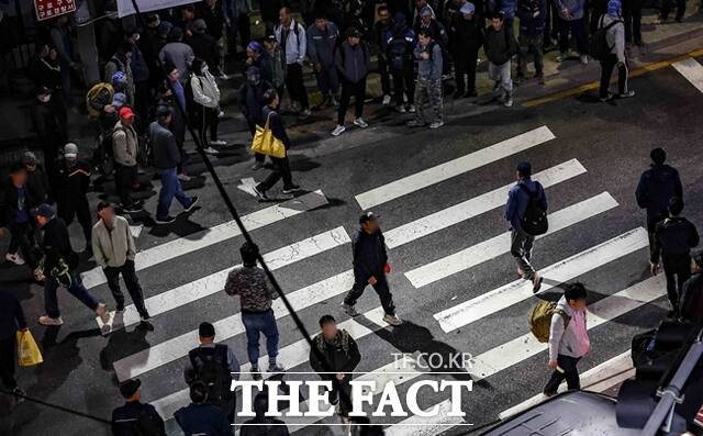 고용 지표에서도 청년층의 체감 불안은 이미 수치로 확인된다. 전문가들은 청년층의 보수화가 '실재하는 변화'로 진단했다. /뉴시스