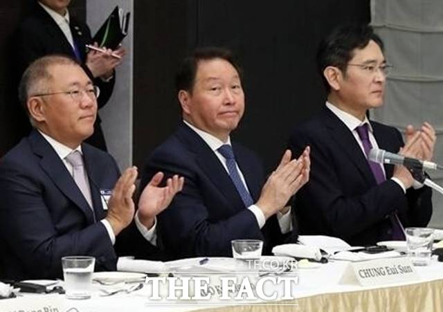 삼성전자, SK하이닉스, 현대차 등 '시총 빅3' 기업은 처음으로 같은 날(29일) 나란히 지난해 4분기·연간 실적을 발표할 예정이다. 사진은 이재용 삼성전자 회장(오른쪽부터), 최태원 SK그룹 회장, 정의선 현대차그룹 회장. /뉴시스