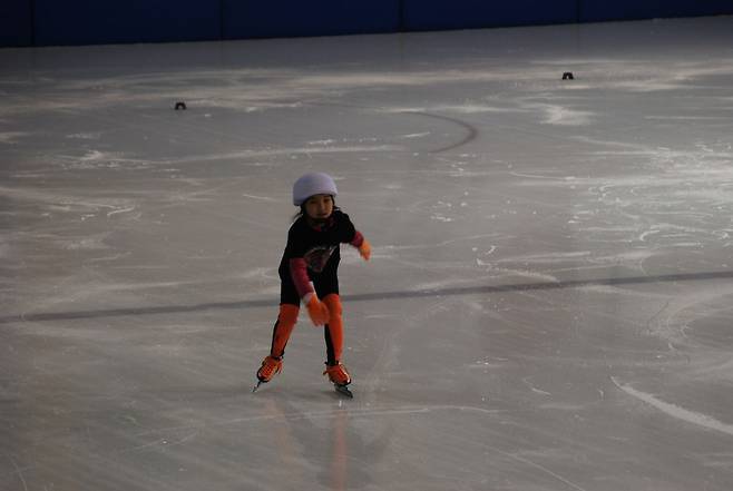 초1 때 우연히 쇼트트랙을 시작한 김길리 선수는 주니어 시절 국내 모든 대회에서 우승을 차지하며 두각을 나타냈다.